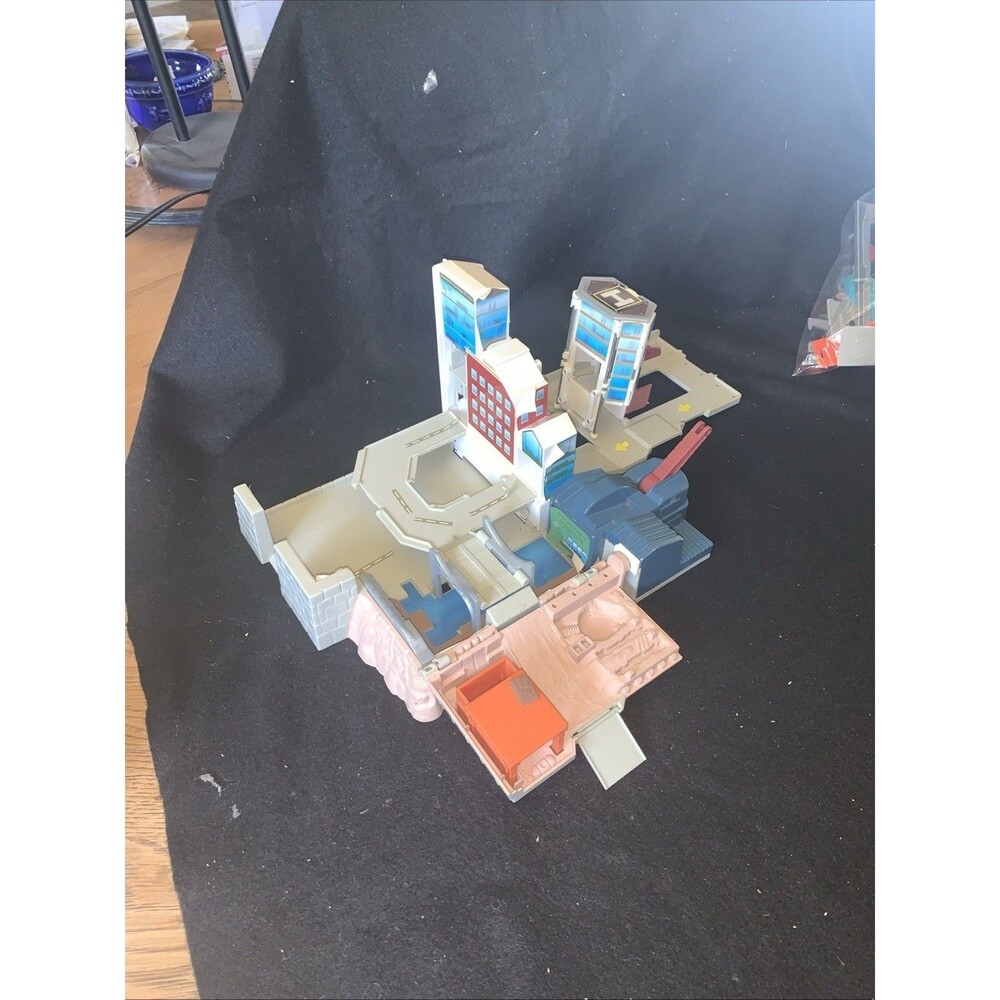 Vintage 1997 Galoob Micro Machines Boomtown Aquarium Savings Loan Playset City